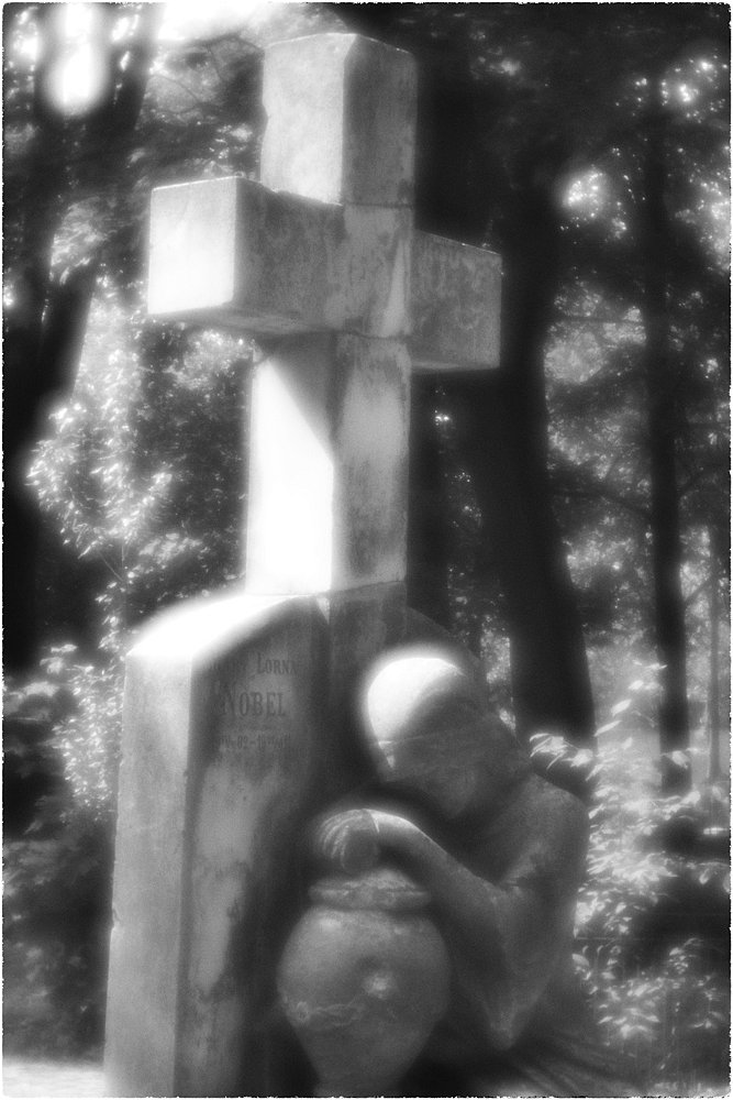 monoclemania-old-cemetery-03.jpg